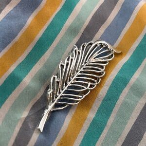 Gerry’s Vintage Silvertone Leaf Feather Brooch